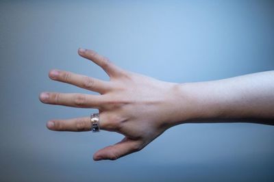科學(xué)家研發(fā)低成本無線智能戒指，革新手指運動追蹤與健康監(jiān)測